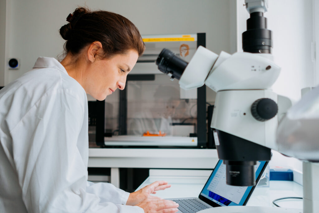 Céline Vallot, directora de investigación del CNRS y responsable del grupo de dinámica de la plasticidad epigenética en el cáncer del Instituto Curie.