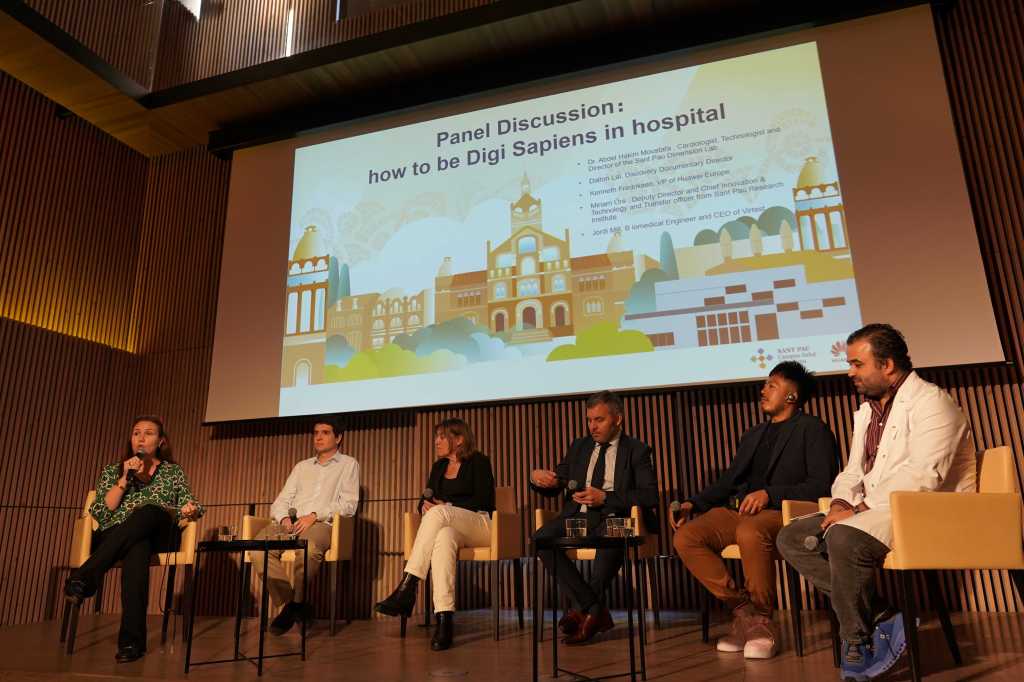 Panel de discusión de expertos durante la celebración de la jornada.